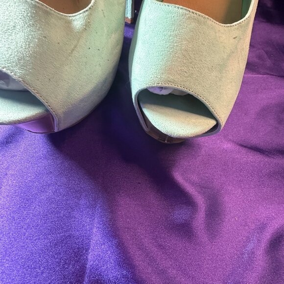 πJustFab Mint Green/ Gold  6" High Heel Pumps Open Toe & Ankle Straps Platform - Picture 2 of 16